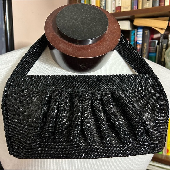 Gorgeous vintage beaded black purse handbag quality made squeeze frame stunning! - Picture 1 of 11
